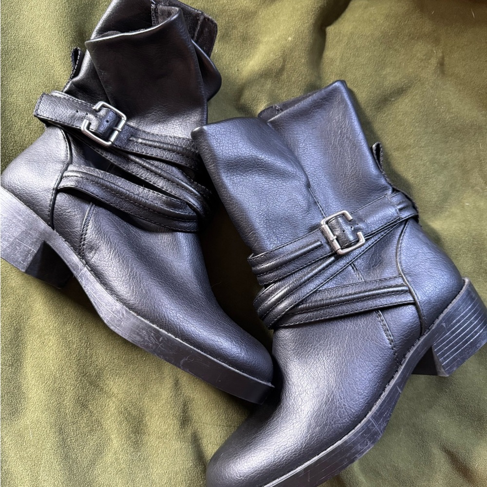 7.5 Rocket Dog Black Moto Boots
